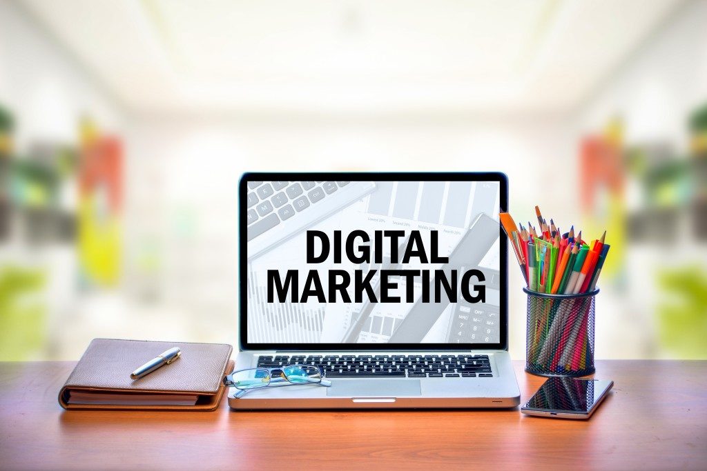 digital marketing on laptop